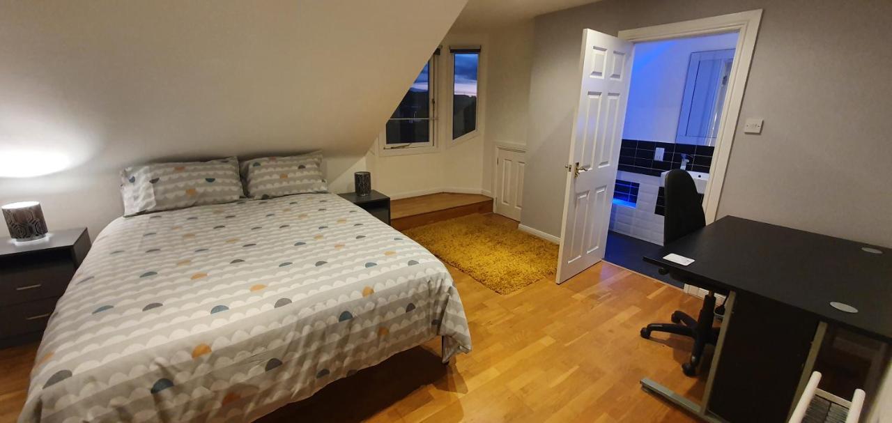 ברוטי פרי Spacious, Modern 3 Bedroom Luxury Flat In Centre Location מראה חיצוני תמונה