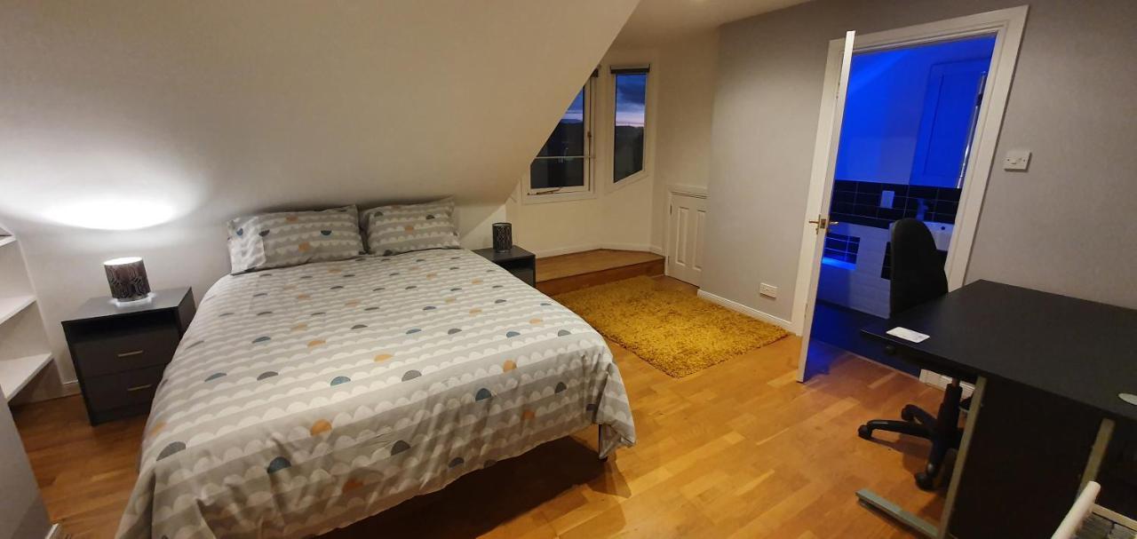 ברוטי פרי Spacious, Modern 3 Bedroom Luxury Flat In Centre Location מראה חיצוני תמונה