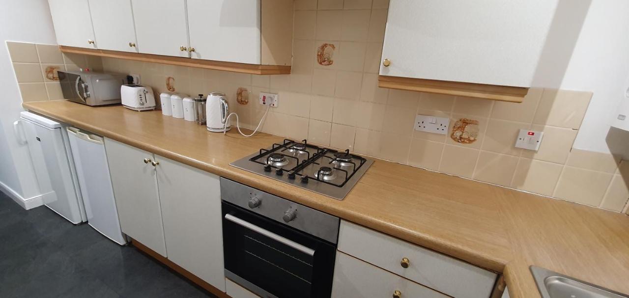 ברוטי פרי Spacious, Modern 3 Bedroom Luxury Flat In Centre Location מראה חיצוני תמונה