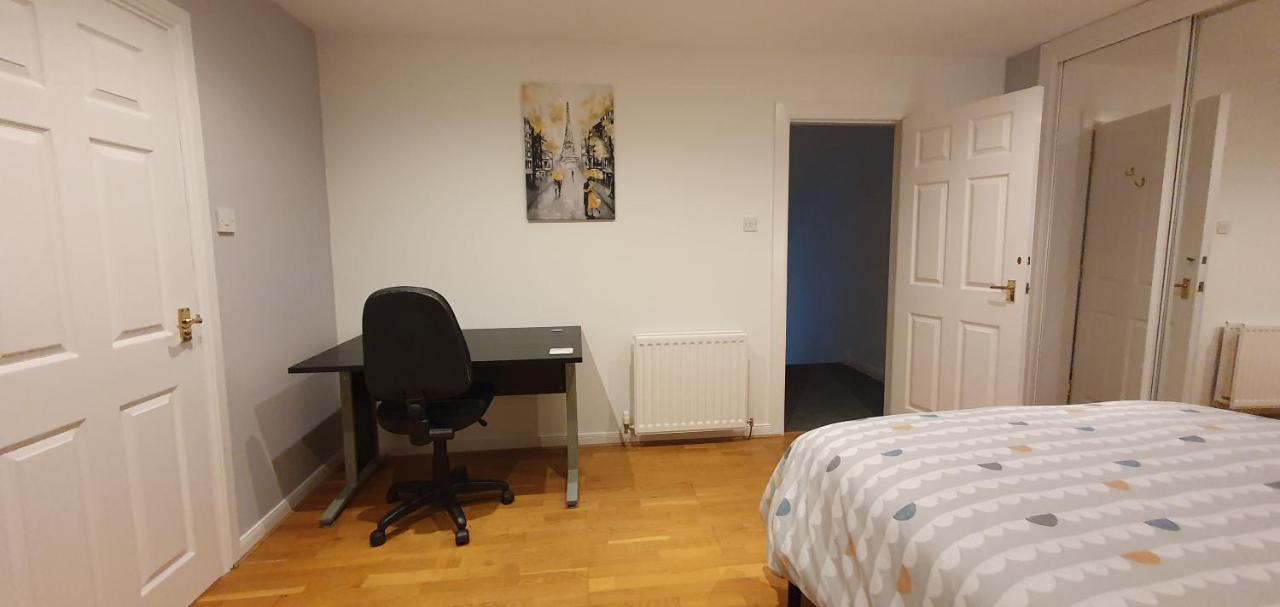 ברוטי פרי Spacious, Modern 3 Bedroom Luxury Flat In Centre Location מראה חיצוני תמונה